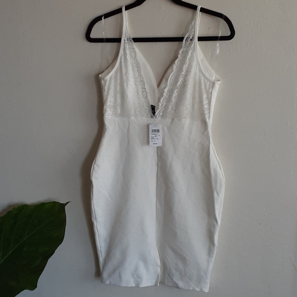 Off-White Bodycon Lace Dress - Picture 4 of 9